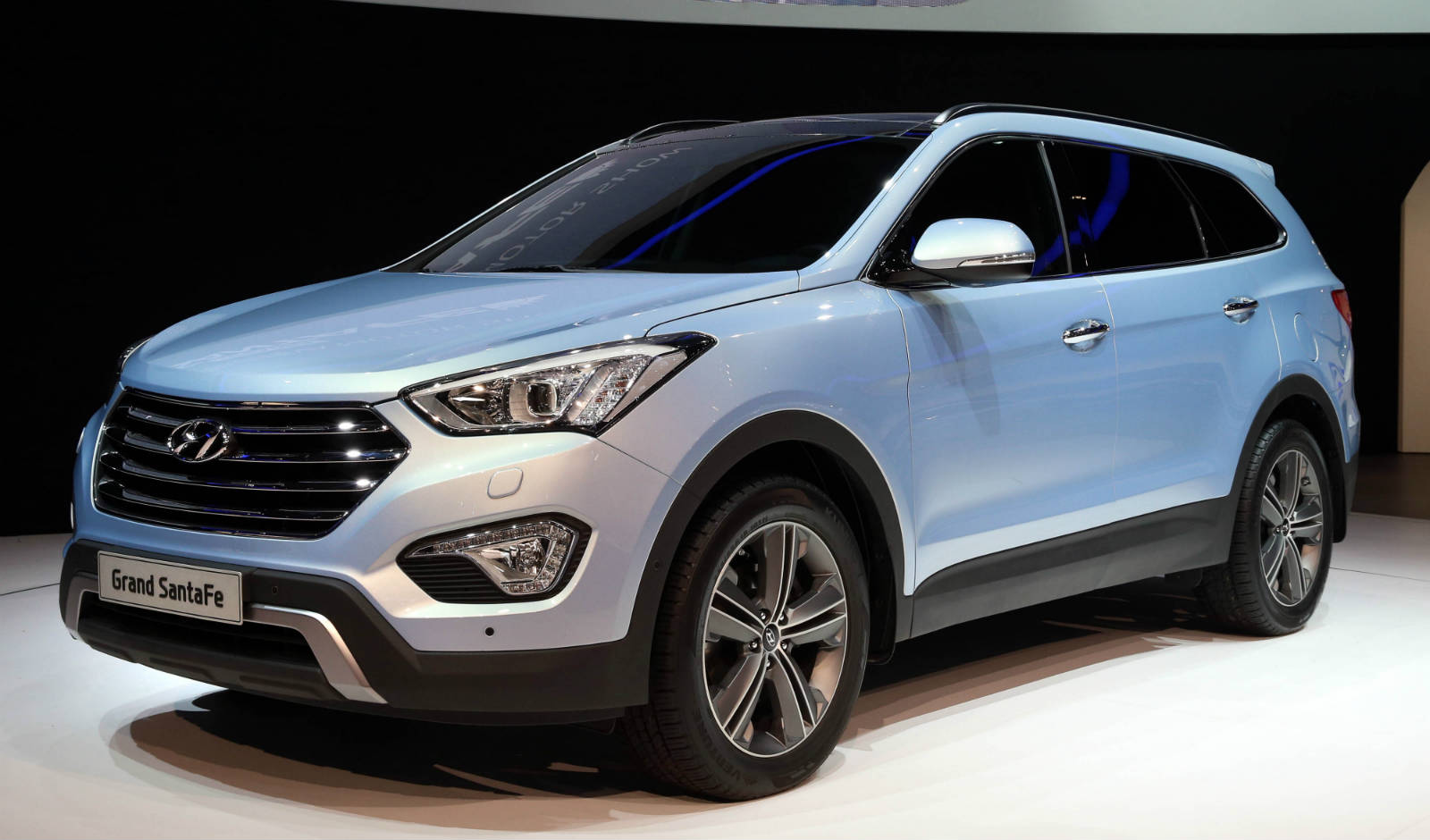 Hyundai Launched Grand Santa Fe to European Customers in
