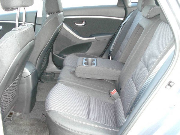 2013 hyundai elantra gt rear seats