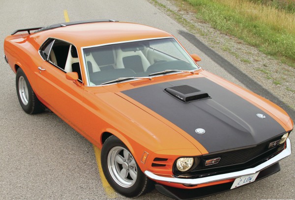 1970-ford-mustang-mach-1-front-view-hood