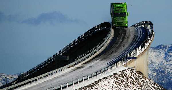 Atlanterhavsveien Dangerous Roads Drifting Rollercoaster Bridge Scandinavia Norway 2