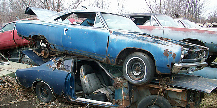 1968_Plymouth_Roadrunner_blue_junkyard abandoned muscle cars