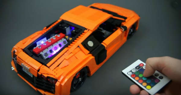 Incredible LEGO Audi R8 V10 2