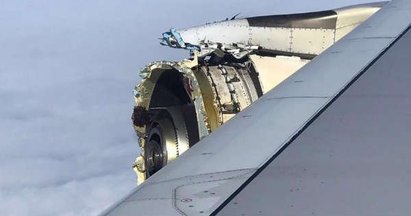 The Massive Airbus A380-800 Loses His ENGINE Above ATLANTIC OCEAN 2