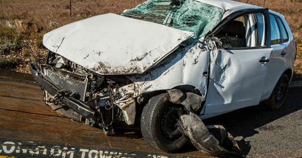 How to Deal with Car Damage After an Accident 3