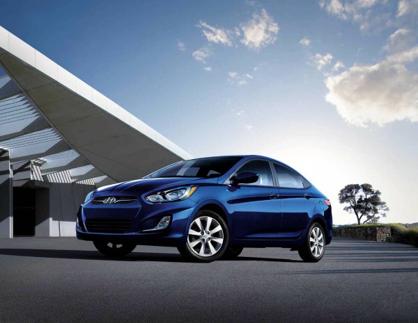 2013_hyundai accent sedan 2