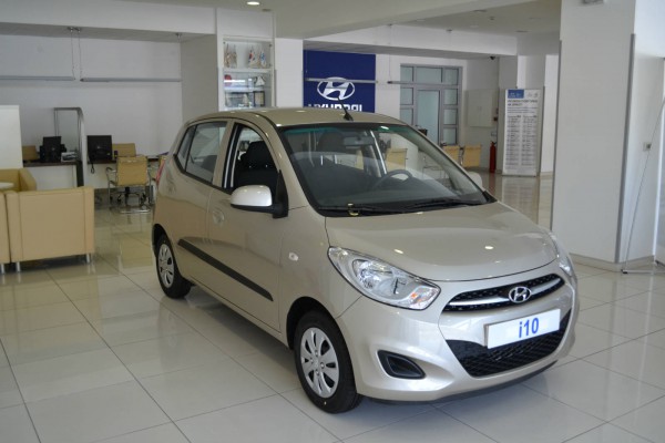 hyundai i10 showroom photo 3
