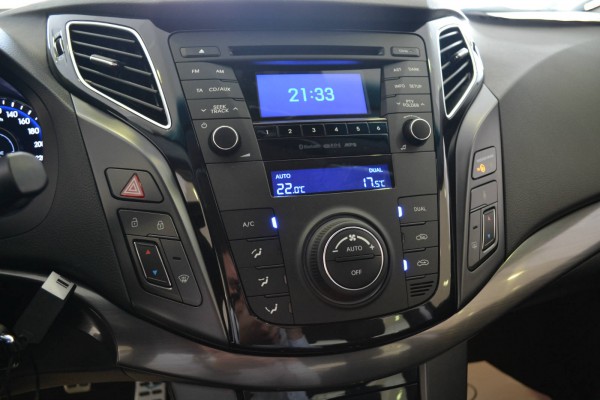 hyundai i40 cockpit interior 2