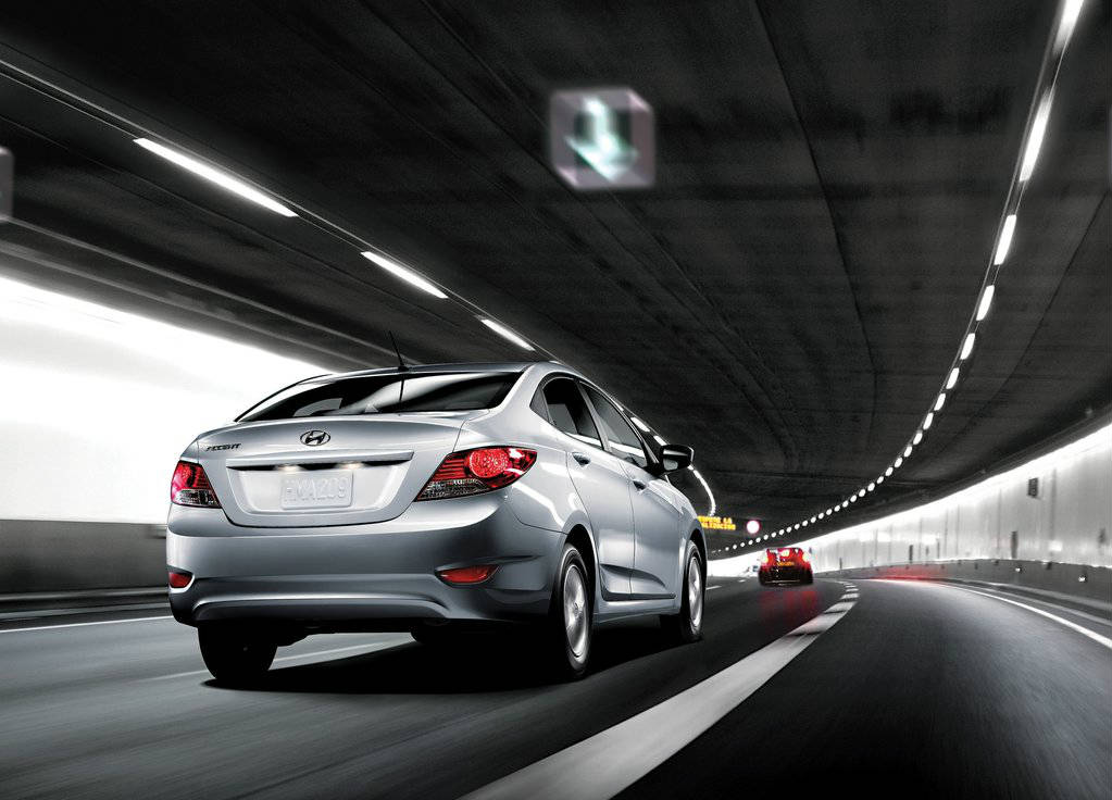 2012 hyundai accent rear in motion