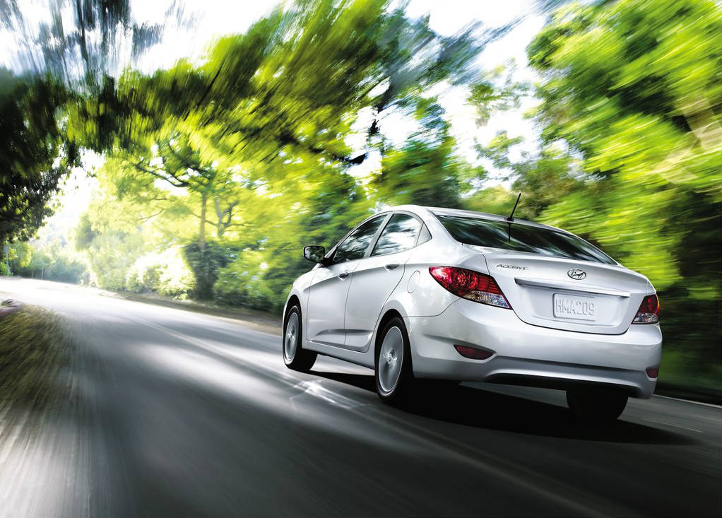 Hyundai 2012 hyundai accent in motion