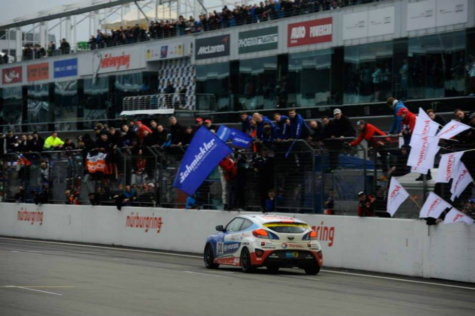 Hyundai Veloster Turbo at 24-hour race at nurburgring 4