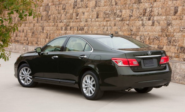 Lexus ES350 2012 rear side