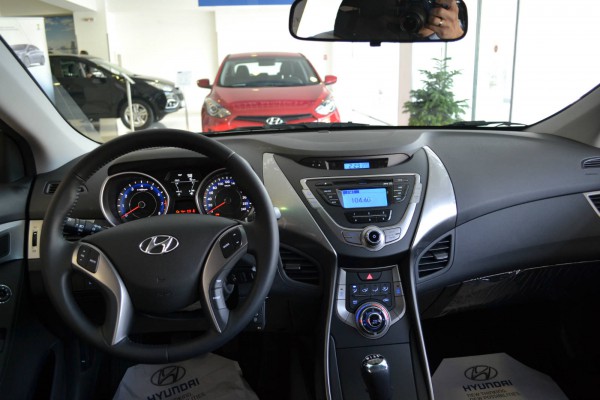 hyundai elantra interior