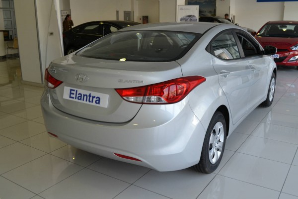 hyundai elantra rear 2
