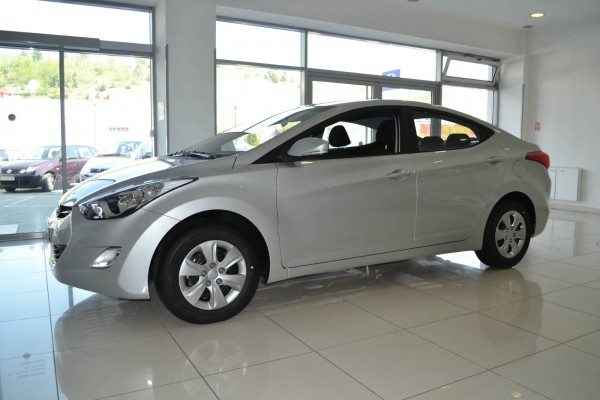 hyundai elantra side