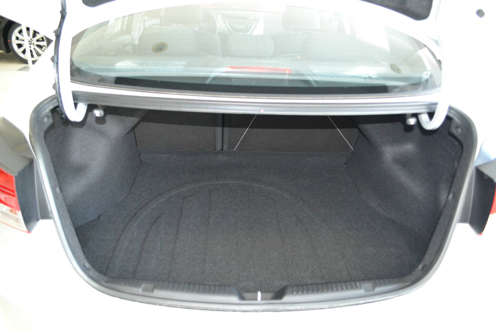 hyundai elantra trunk