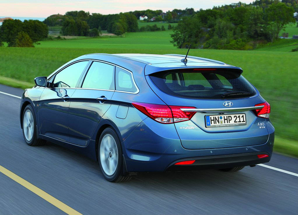 hyundai i40 wagon rear side