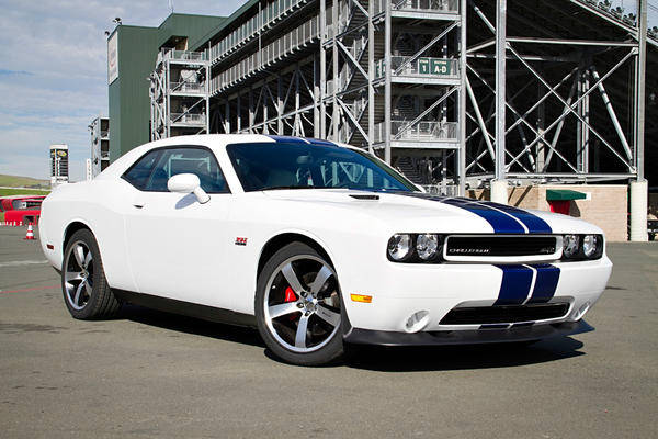 the dodge challenger srt8