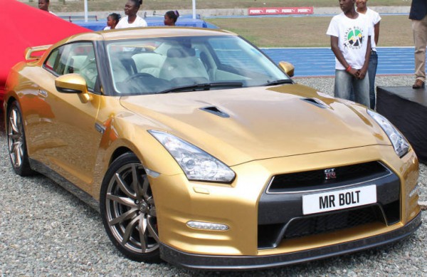 gold nissan Usein Bolt
