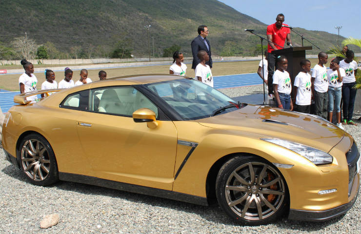 gold nissan Usein Bolt