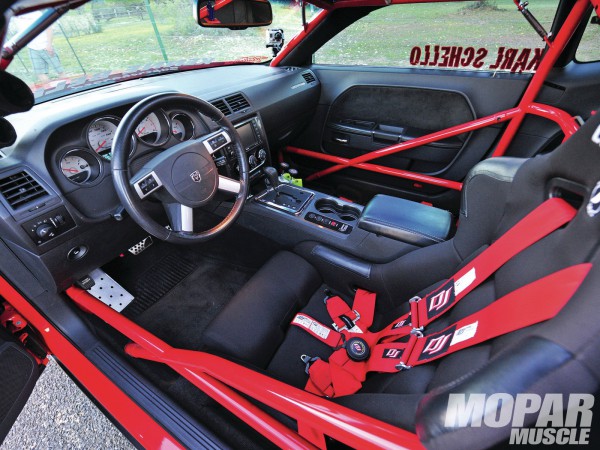 2009-dodge-challenger-srt8-interior