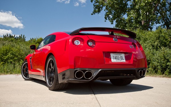 2015-Nissan-GT-R-Nismo-Rear-View