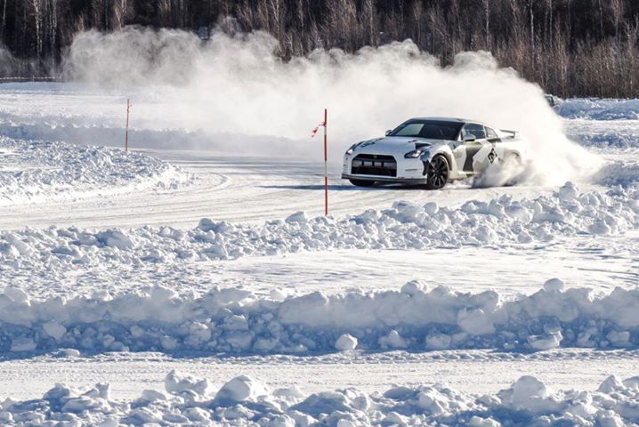 1000 hp Nissan GTR snow