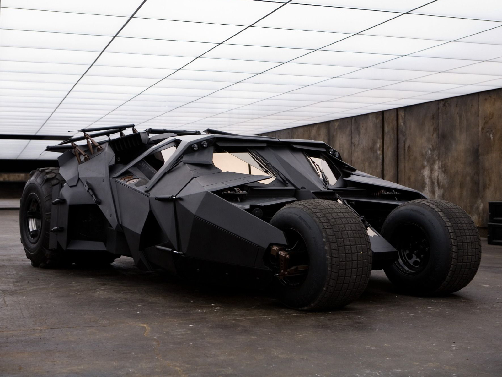 Batmobile Tumbler Batman Begins 2