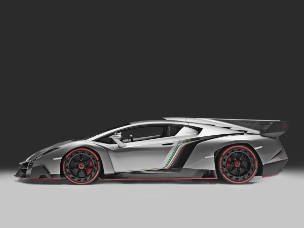 Lamborghini Veneno on track