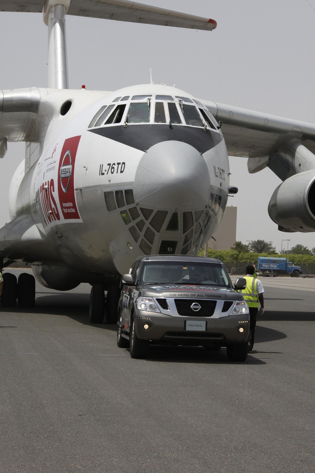 Nissan Patrol Guinness World Record pulling airplane