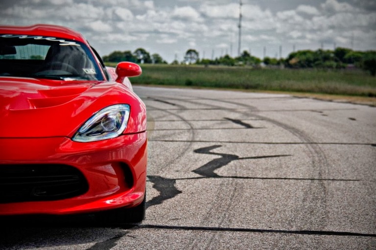 srt-viper-hennessey-venom-700r-02