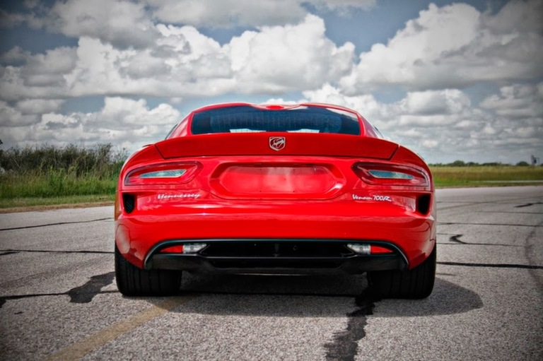 srt-viper-hennessey-venom-700r-05