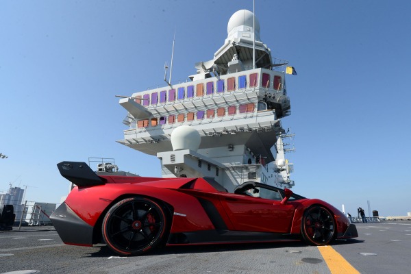 2014 lamborghini veneno roadster