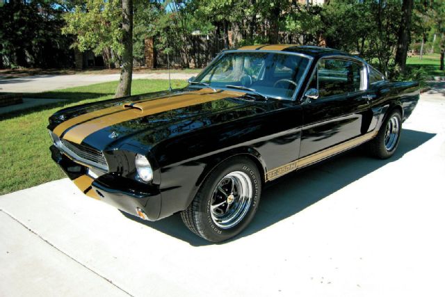 1966-ford-mustang-side-view