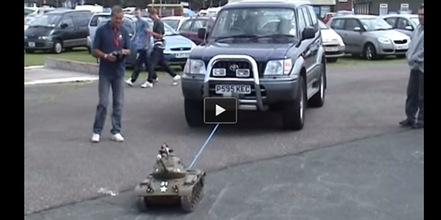 RC T34 russian tank towing suv