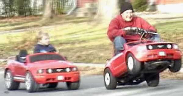 Powerwheels Drag Race Gas Powered Mustang vs Electric Mustang 2 Ford Mustang Electric 1