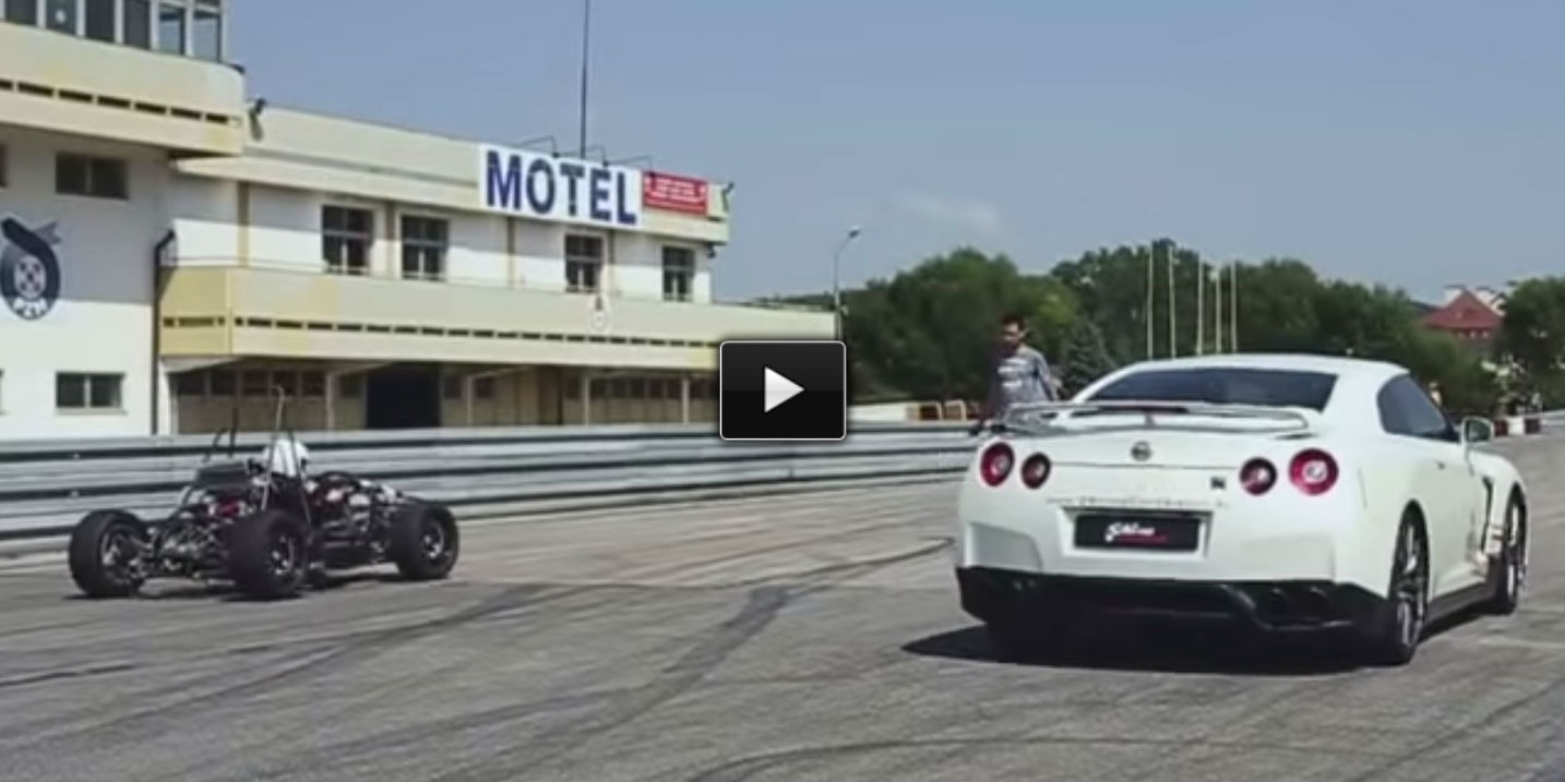 Nissan GTR vs Bolid AGH Racing