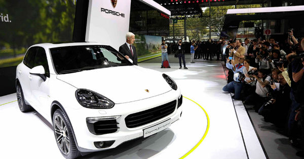 2015 Porsche Cayenne S E Hybrid at 2014 Paris Motor Show 1