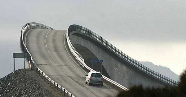 Atlanterhavsveien Dangerous Roads Drifting Rollercoaster Bridge Scandinavia Norway 1