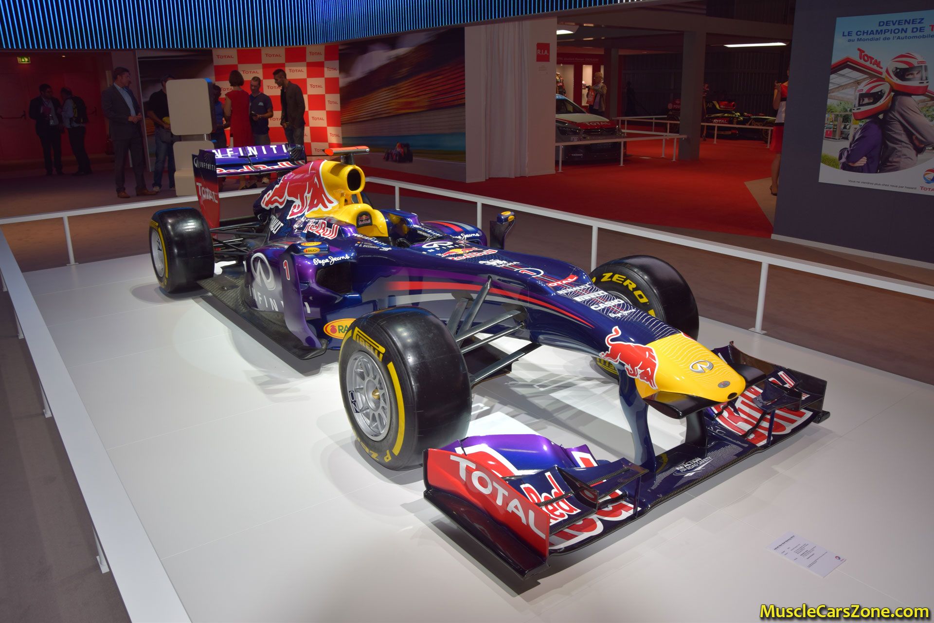 Red Bull Renault Formula 1 2014 Paris Motor Show 3 - Muscle Cars Zone!