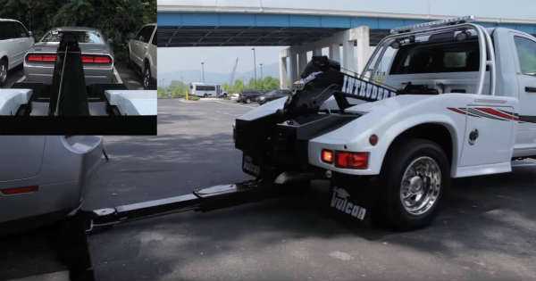 You Can Steal Any Car With This Vulcan 812 Intruder II - Coolest Tow Truck Money Can Buy 4