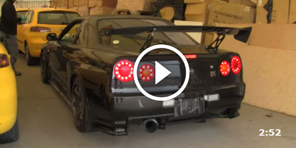 Nissan Skyline BLACK r34 garage