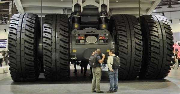 LARGEST Dump Truck in the World Liebherr T-284 2