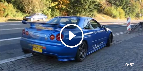 blue Skyline R34 GTR
