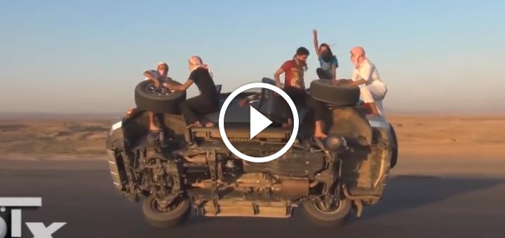 Saudi's Again Changing Wheels/Tyres while driving!