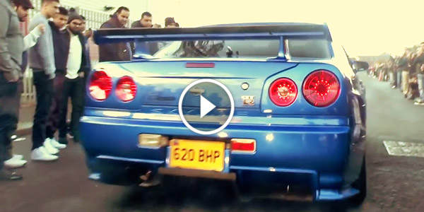 Nissan Skyline R34 GTR - PERFECT LAUNCH through crowd