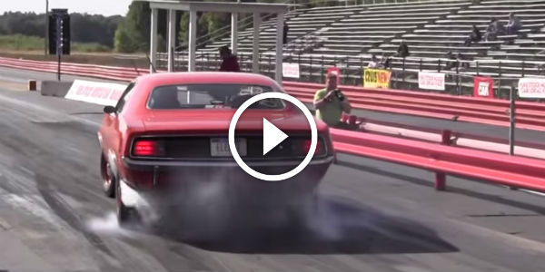 Drag race 1970 426 Hemi Cuda vs 1967 Hemi Coronet RT