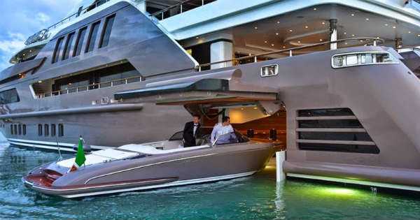 j'ade Yacht Extravagant Interior speed boat 1