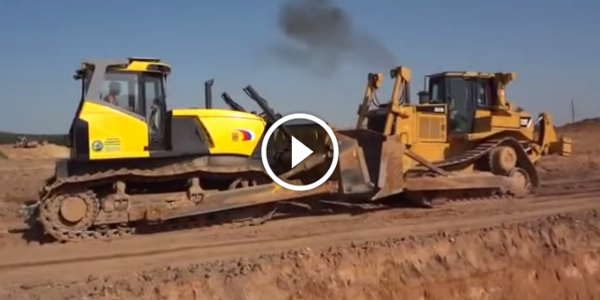 Operators Push 2 Dozers Against Each Other For Fun! I Feel Pity For Their Boss! REVERSE TUG OF WAR
