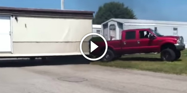Ford towing Is So Powerful That It Can PULL A HOUSE Like Nothing! 2001 7.3 POWERSTROKE Shows Its BEST!!