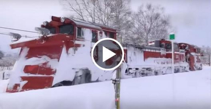 HUGE CN TRAIN Is DASHING Through THE SNOW
